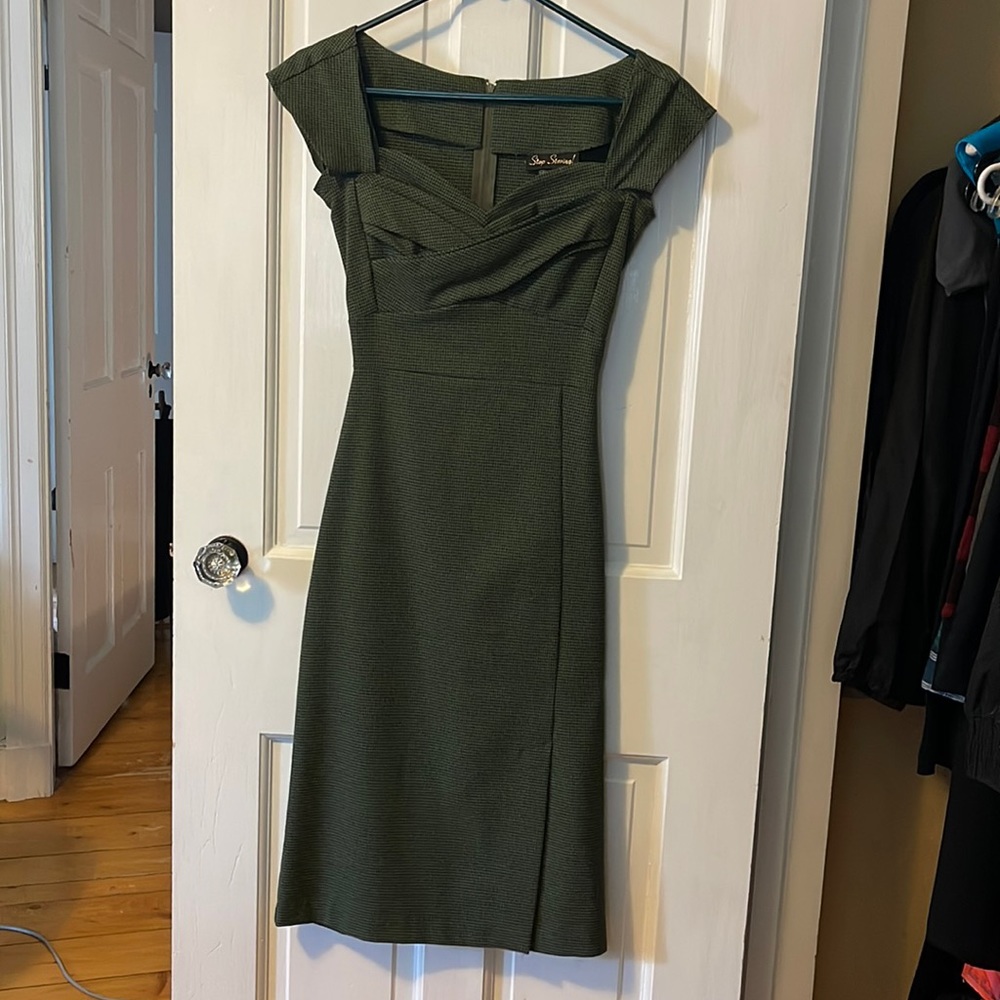 Stop Staring! Midi length vintage style dress. Perfect condition